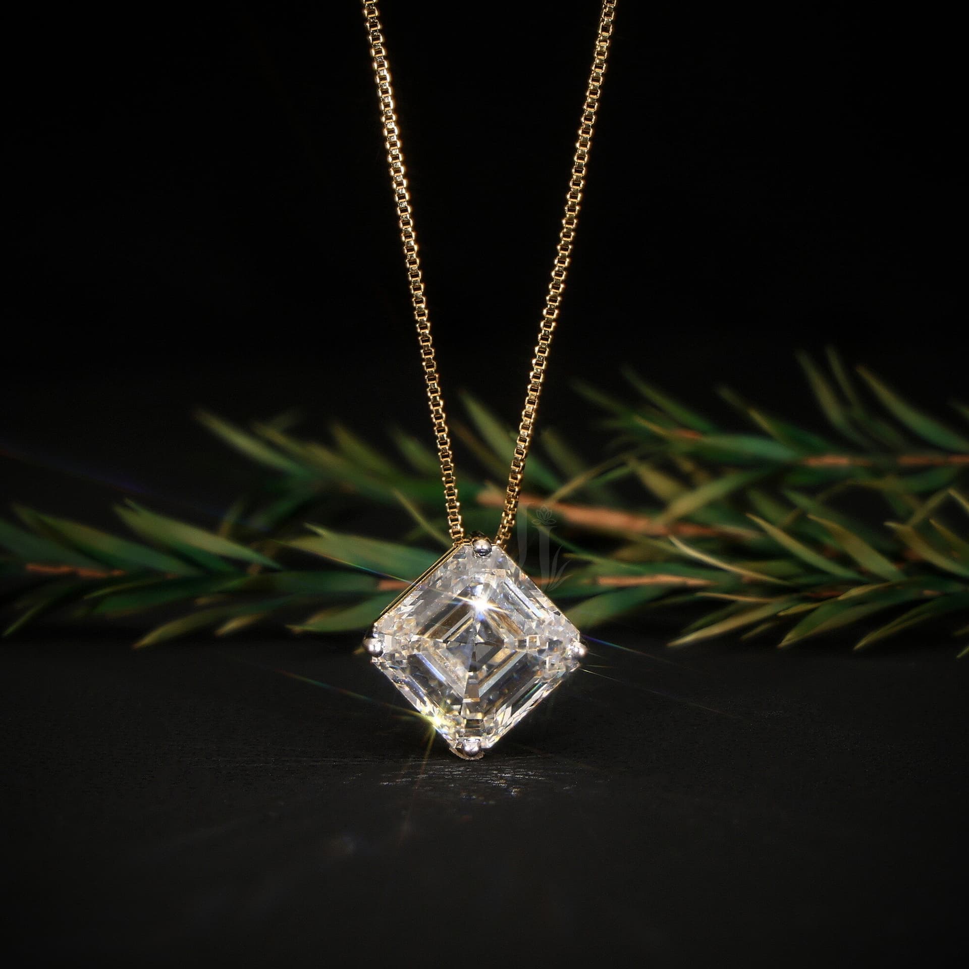 Vera Asscher Solitaire Pendant — view 1