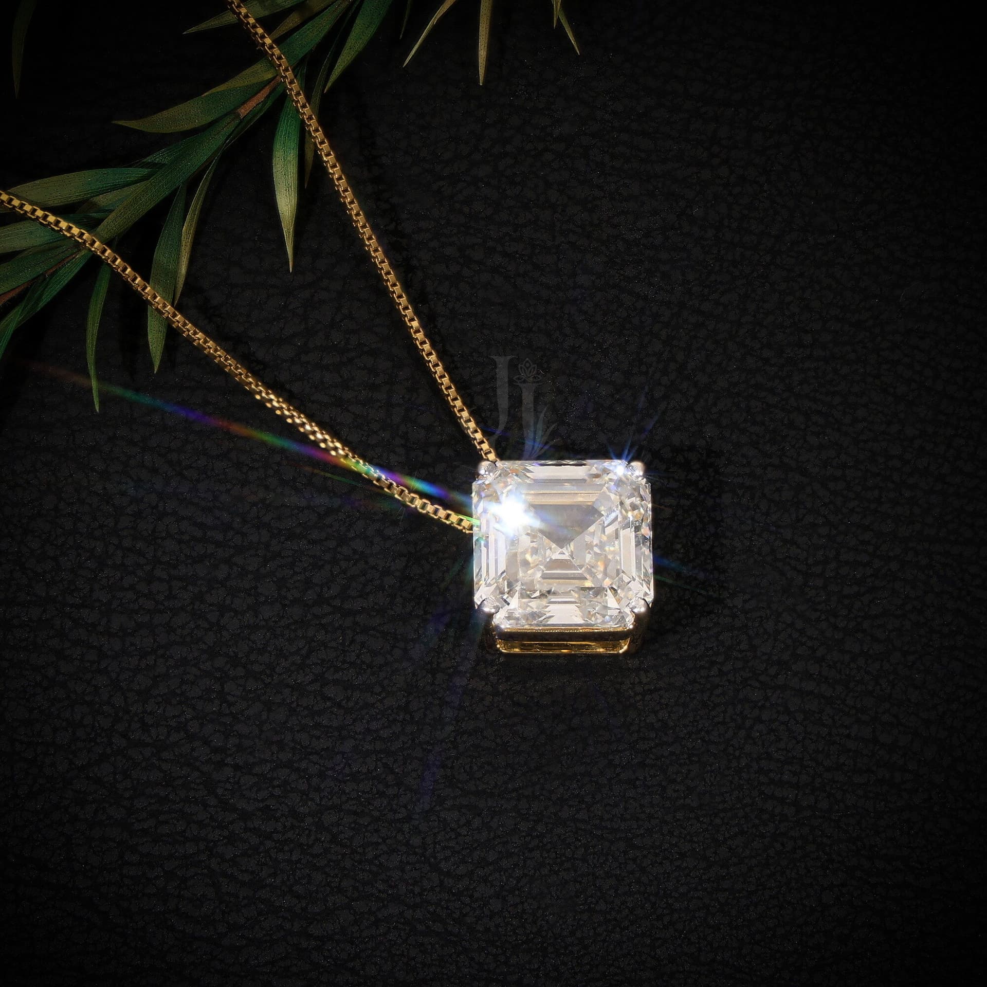 Vera Asscher Solitaire Pendant — view 3
